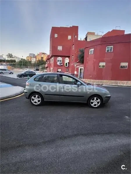 Usado Seat Ibiza Reference 100 CV (73 kW) 2006 Verde Utilitario