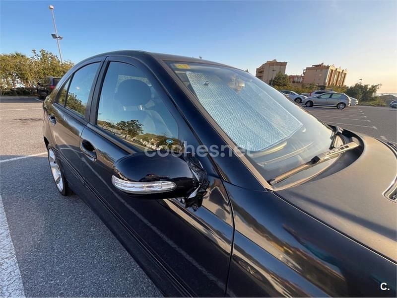 Usado Mercedes C220 Sport Edition 150 CV (110 kW) 2005 Negro Familiar