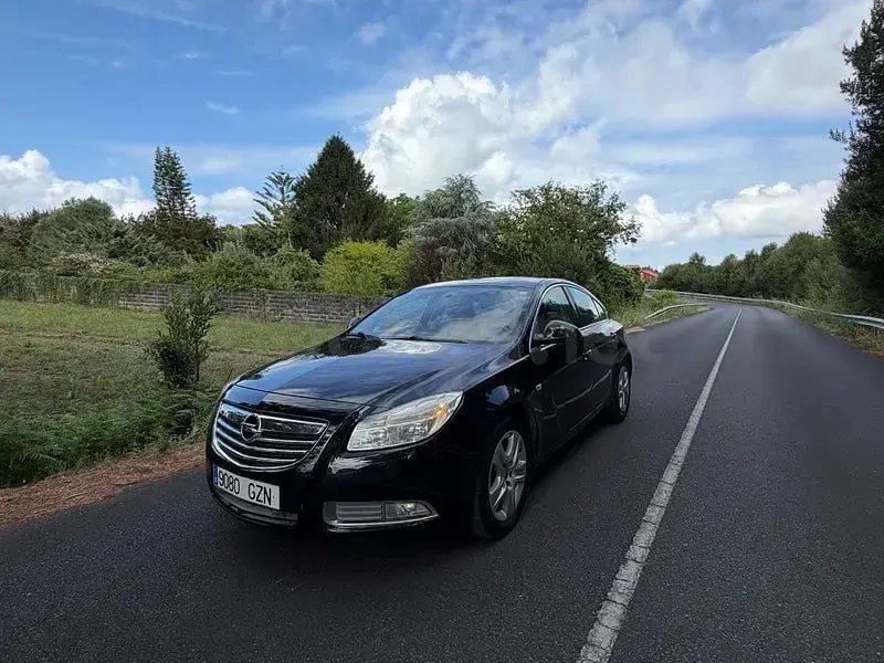 Usado Opel Insignia Edition 130 CV (95 kW) 2010 Negro Berlina