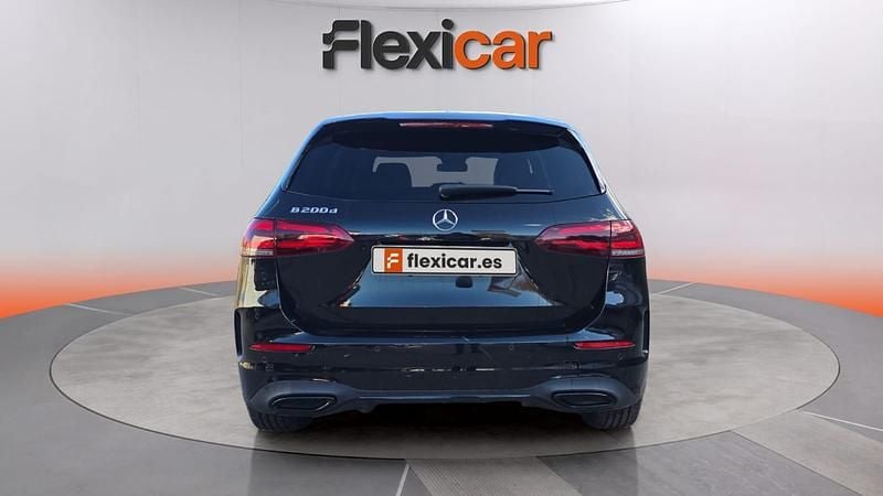 Usado Mercedes B200 150 CV (110 kW) 2022 Negro Monovolumen