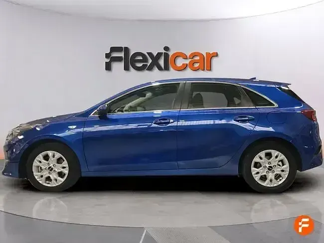 Usado Kia Ceed 136 CV (100 kW) 2023 Azul Utilitario