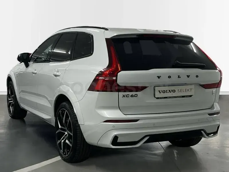 Usado Volvo XC60 455 CV (334 kW) 2023 Blanco SUV