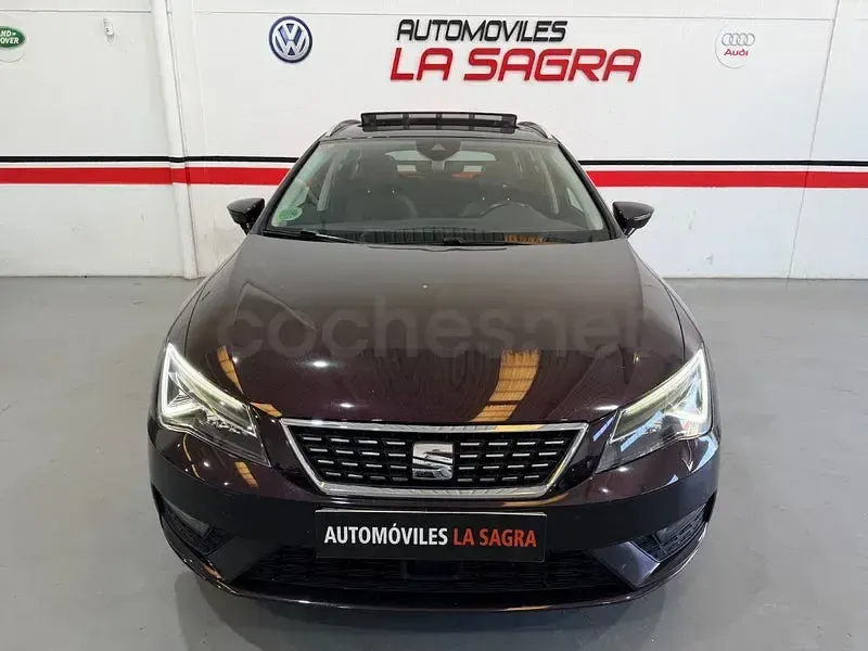 Usado Seat Leon FR 150 CV (110 kW) 2017 Violeta / lila Familiar