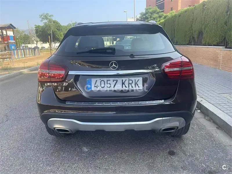 Usado Mercedes GLA200 136 CV (100 kW) 2018 Marrón SUV