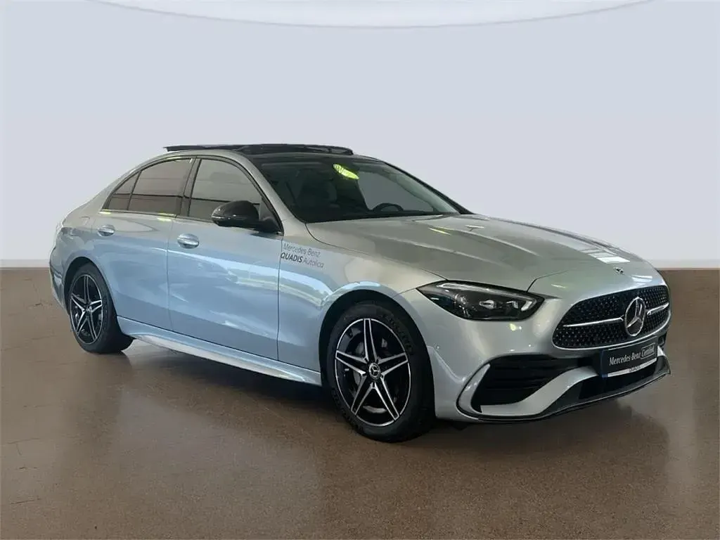 Usado Mercedes C300e 313 CV (230 kW) 2025 Plata hightec Berlina