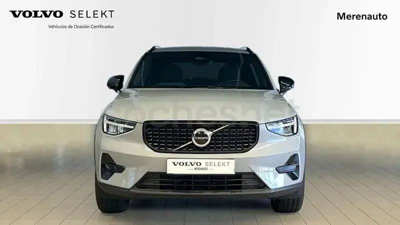 Usado Volvo XC40 Plus 163 CV (119 kW) 2025 Gris / plata SUV
