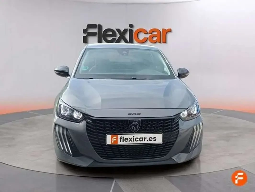 Usado Peugeot 208 Allure 102 CV (75 kW) 2024 Gris Utilitario