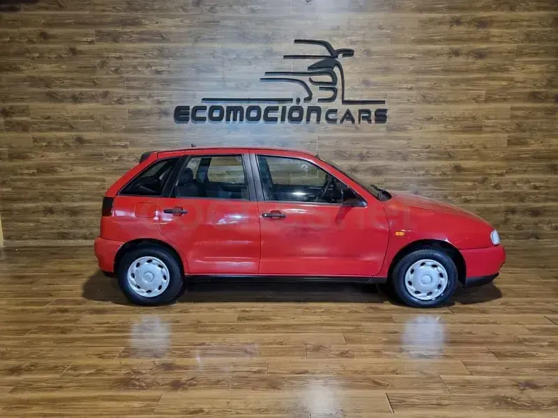 Usado Seat Ibiza 60 CV (44 kW) 1997 Rojo Utilitario
