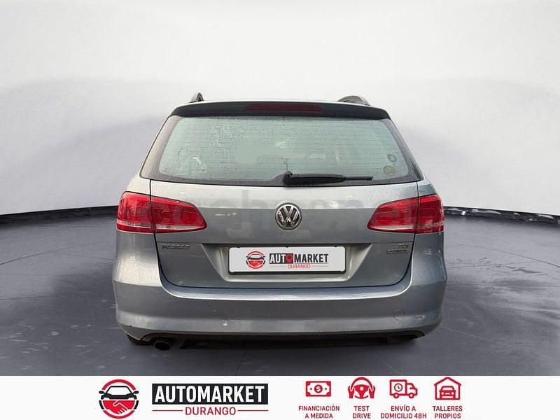 Usado VW Passat 105 CV (77 kW) 2011 Azul Familiar
