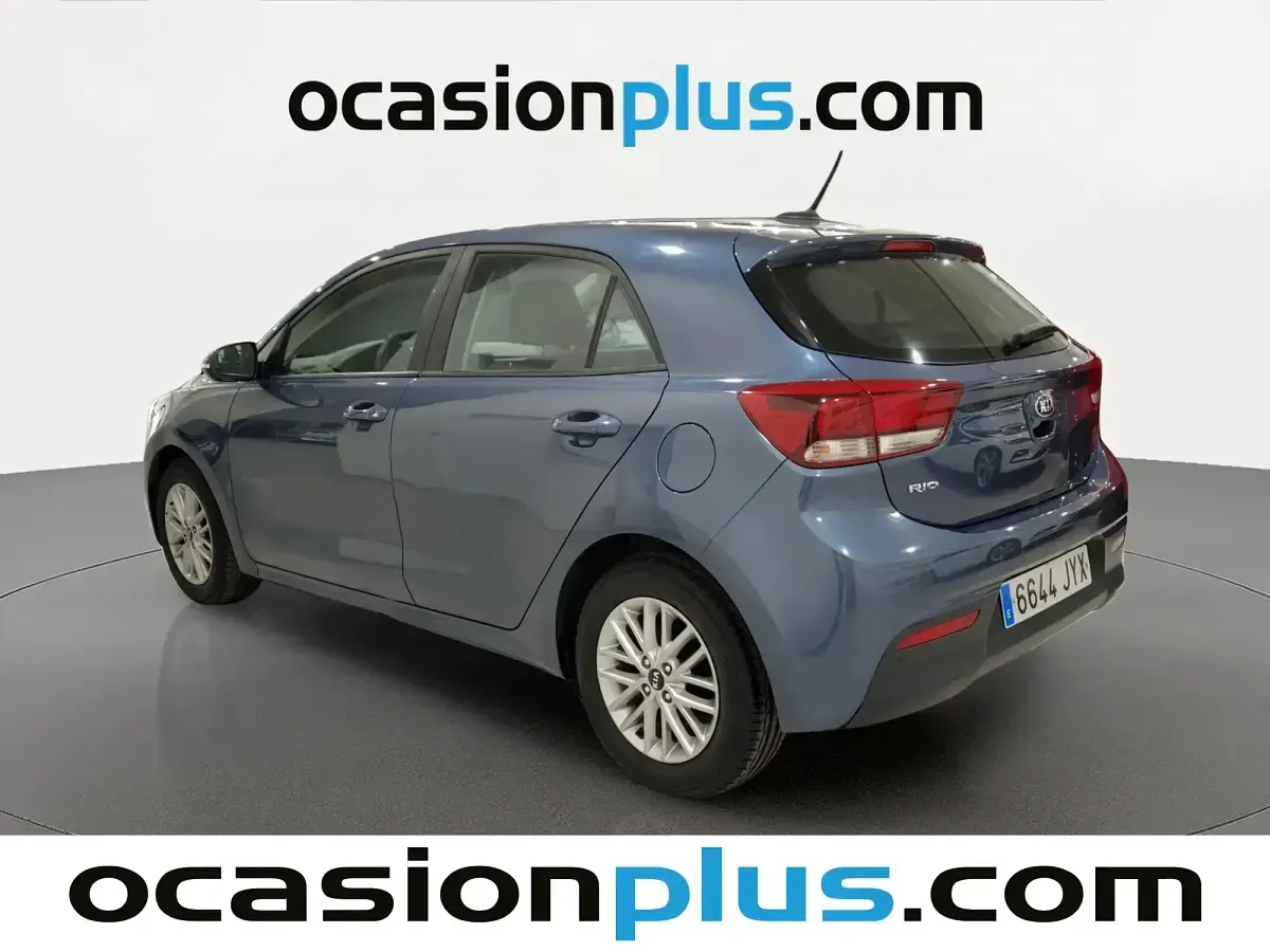 Usado Kia Rio 84 CV (61 kW) 2017 Azul Berlina