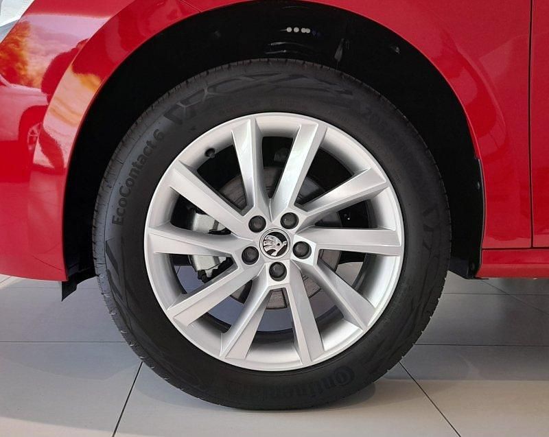 Usado Skoda Kamiq Selection 115 CV (84 kW) 2025 Rojo velvet metalizado SUV