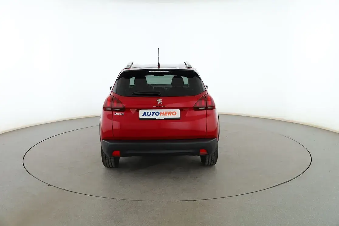 Usado Peugeot 2008 Signature Sky 114 CV (83 kW) 2019 Rojo SUV