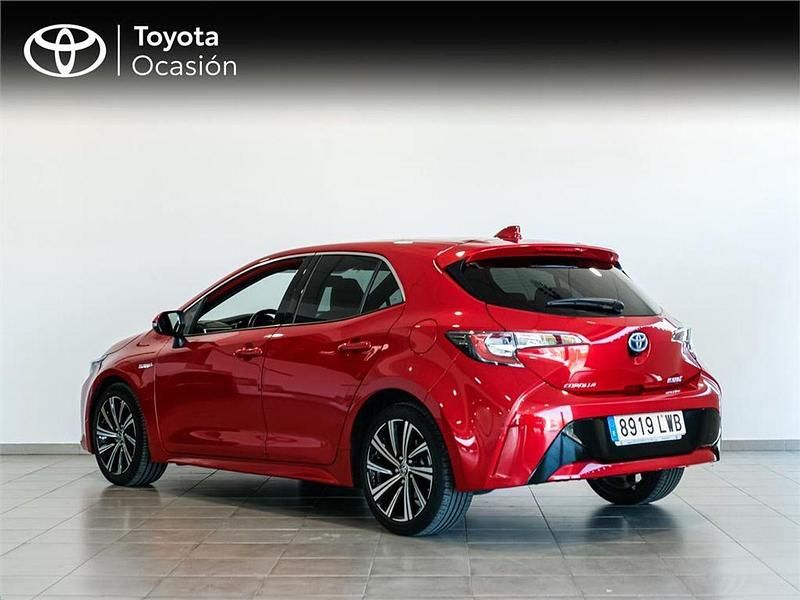 Usado Toyota Corolla Style 122 CV (89 kW) 2022 Rojo Berlina