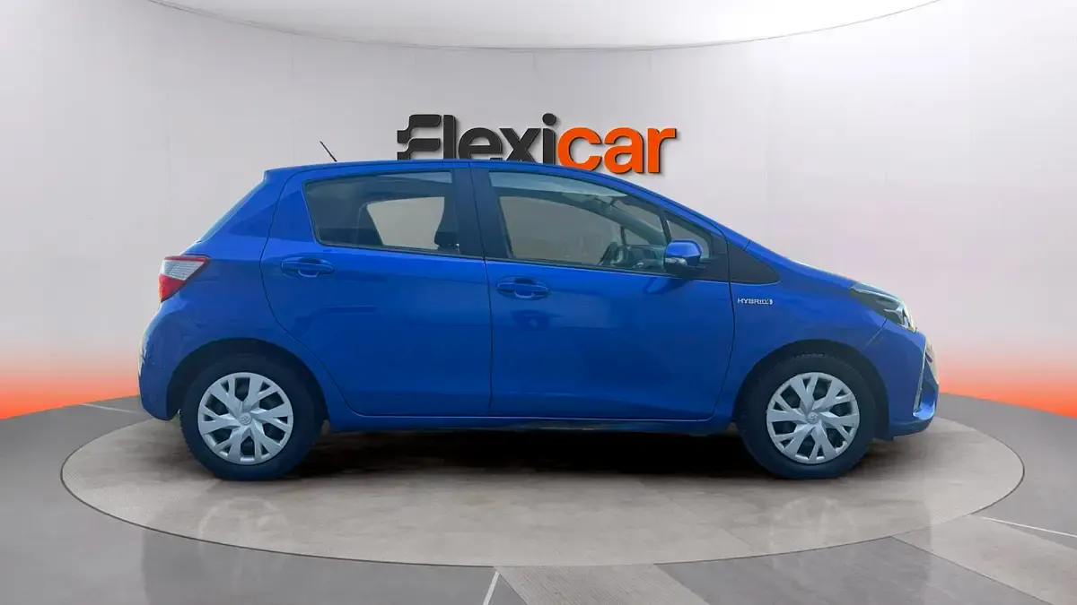 Usado Toyota Yaris Hybrid Business Edition 116 CV (85 kW) 2020 Azul Berlina