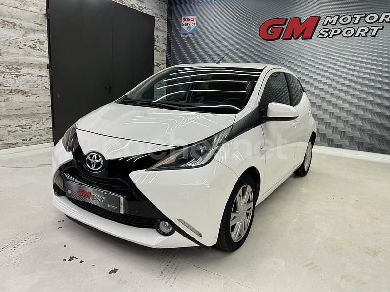 Blanco Usado 2016 Toyota Aygo X-play Utilitario | 8990 € (Precio justo) - Imagen 1/4