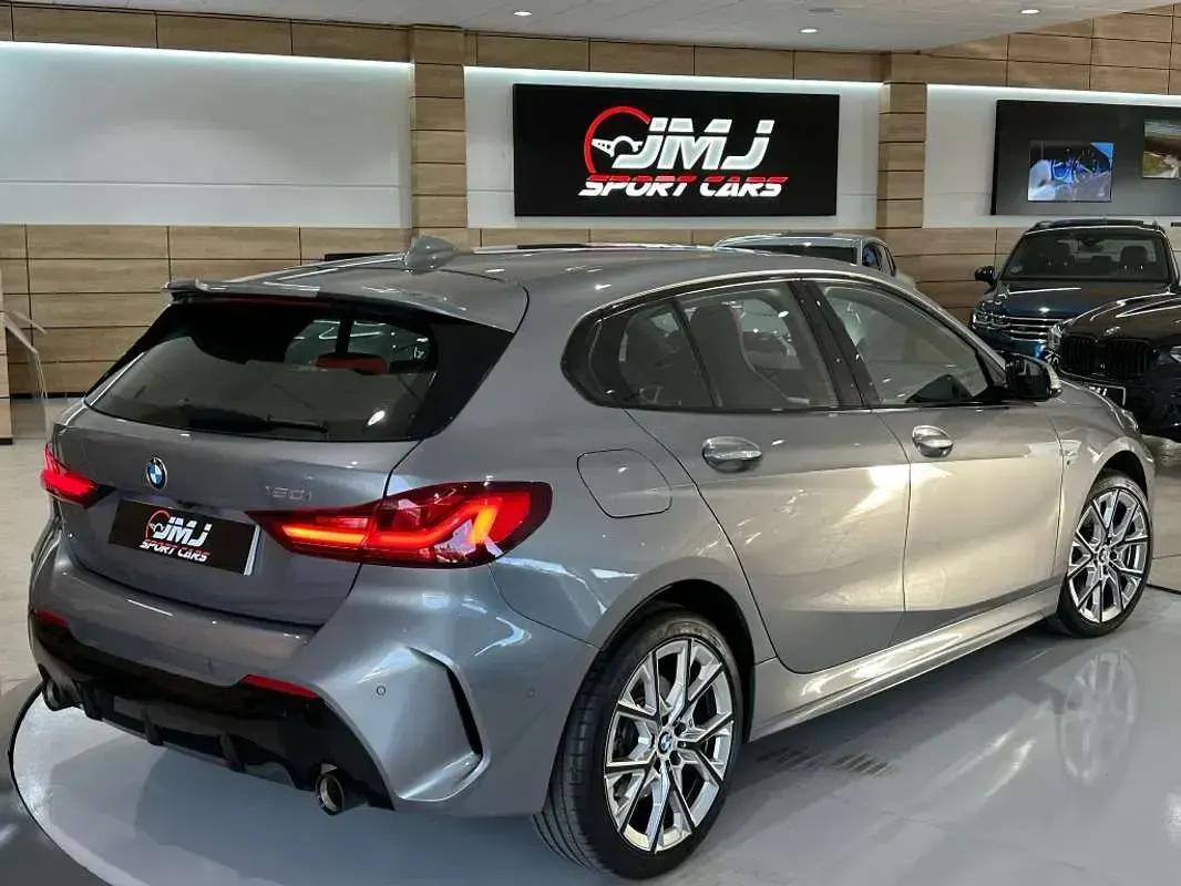 Usado BMW 120 M Sport 178 CV (130 kW) 2023 Gris Utilitario