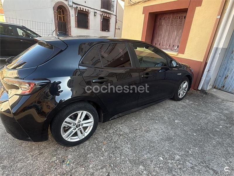 Usado Toyota Corolla Active 122 CV (89 kW) 2019 Negro Berlina