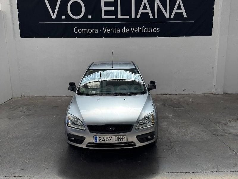 Usado Ford Focus Sport 115 CV (84 kW) 2006 Gris / plata Berlina