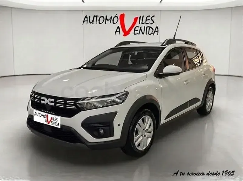 Usado Dacia Sandero Expression 101 CV (74 kW) 2023 Blanco Berlina