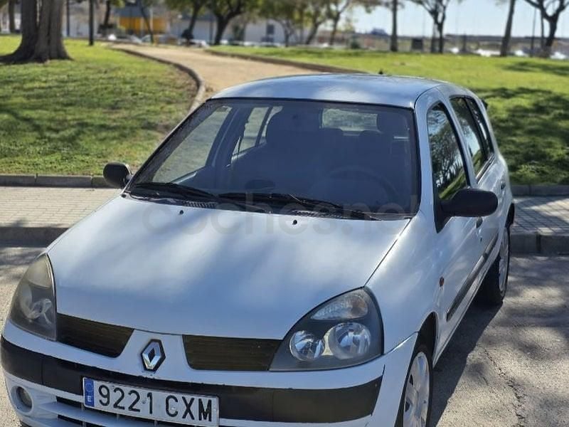 Usado Renault Clio II Authentique 65 CV (47 kW) 2004 Blanco Berlina