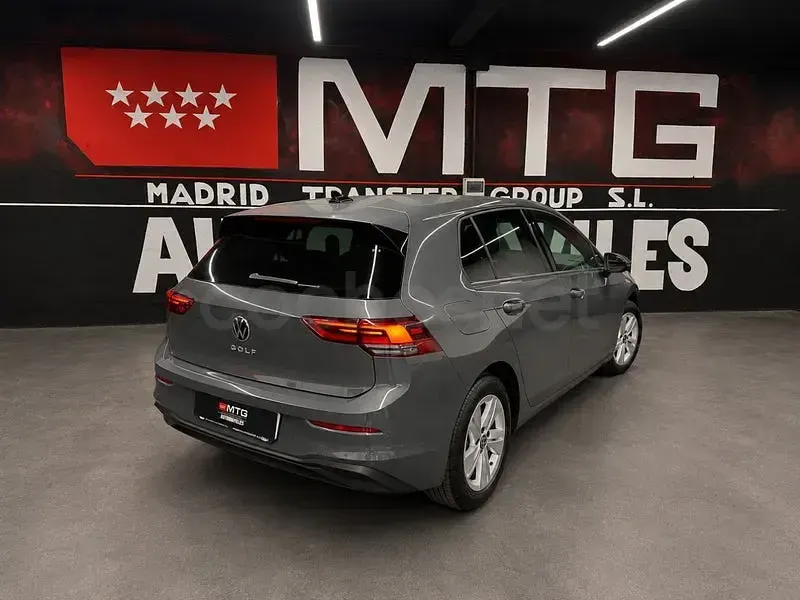 Usado VW Golf VIII Life 110 CV (80 kW) 2023 Gris / plata Berlina