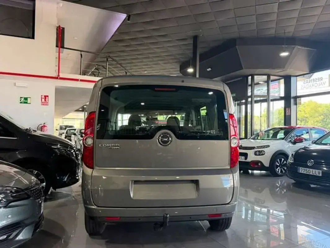 Usado Opel Combo Expression 95 CV (69 kW) 2015 Marrón Monovolumen
