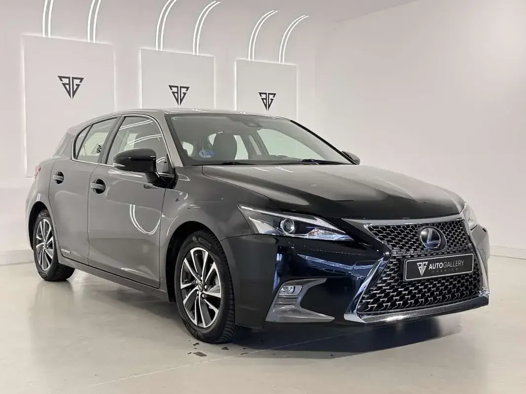 Usado Lexus CT200h 136 CV (100 kW) 2019 Negro Utilitario