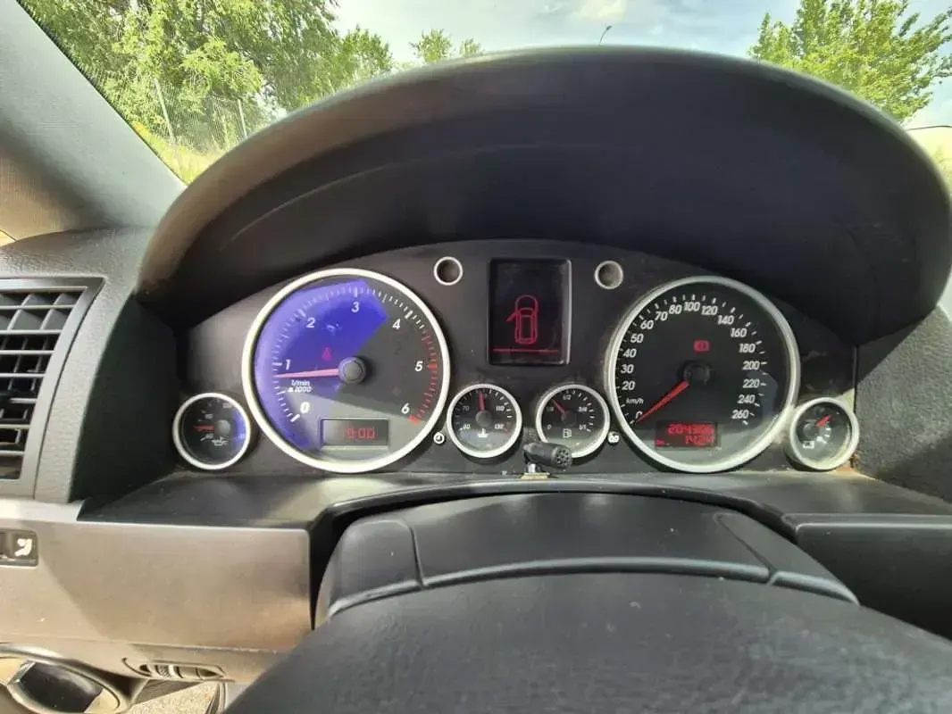 Usado VW Touareg R 174 CV (127 kW) 2005 Negro SUV