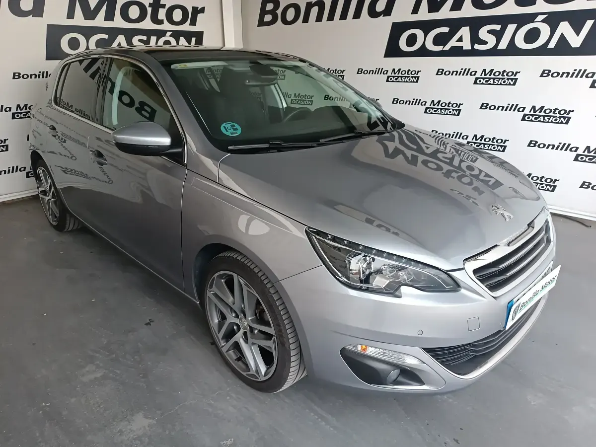 Usado Peugeot 308 Allure 131 CV (96 kW) 2016 Gris / plata Berlina