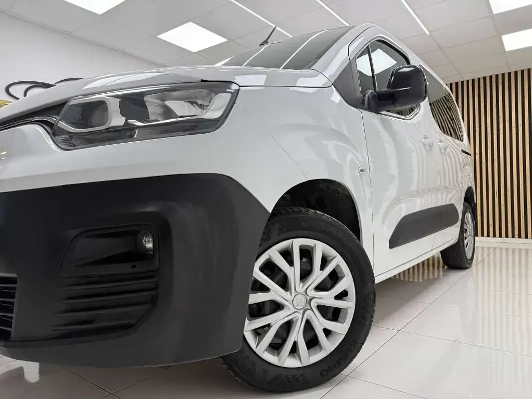 Usado Fiat Doblò Feel 131 CV (96 kW) 2023 Blanco Monovolumen