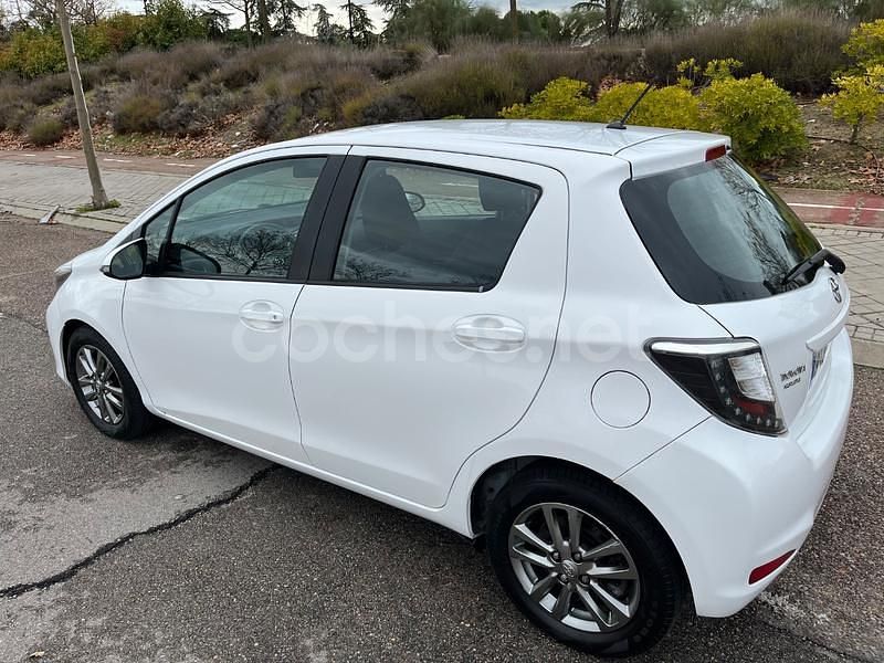 Usado Toyota Yaris City 90 CV (66 kW) 2014 Blanco Berlina