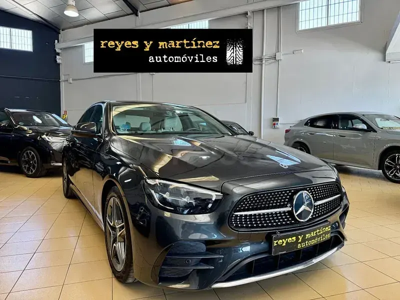 Usado Mercedes E220 200 CV (147 kW) 2022 Gris / plata Berlina