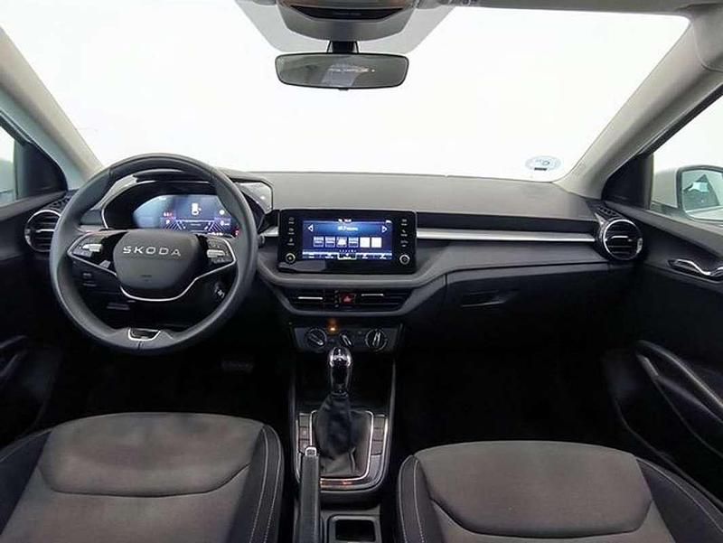 Usado Skoda Fabia Selection 116 CV (85 kW) 2025 Blanco Utilitario