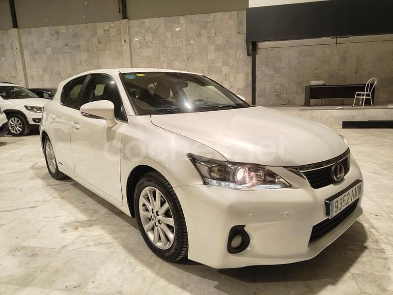 Usado Lexus CT200h 136 CV (100 kW) 2013 Blanco Berlina