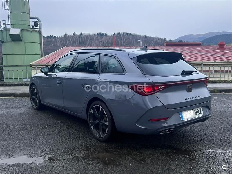 Usado Cupra Leon 150 CV (110 kW) 2024 Gris / plata Familiar