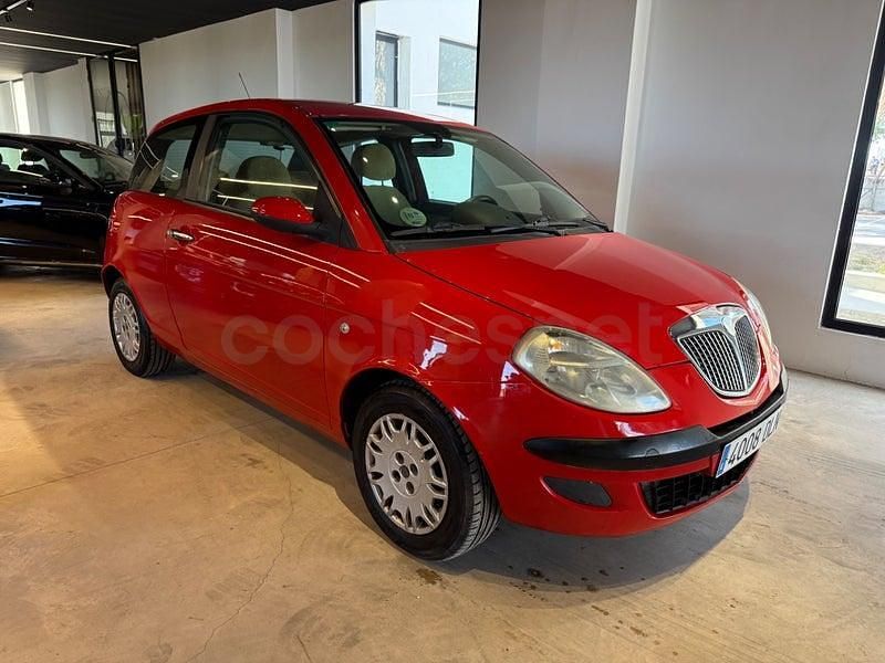 Usado Lancia Ypsilon 60 CV (44 kW) 2006 Rojo Utilitario