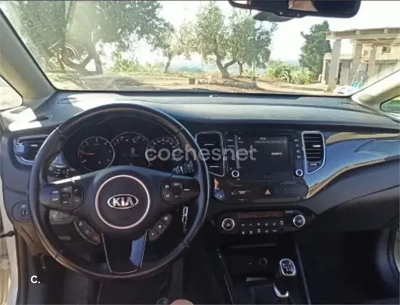 Usado Kia Carens 115 CV (84 kW) 2017 Blanco Monovolumen