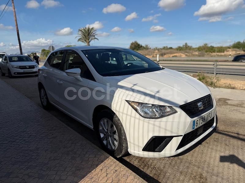 Usado Seat Ibiza Reference 75 CV (55 kW) 2017 Blanco Berlina