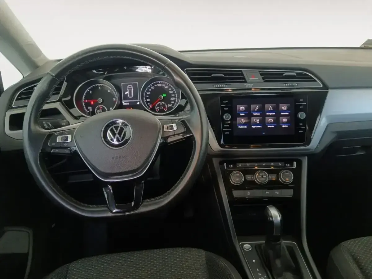 Usado VW Touran Advance 150 CV (110 kW) 2022 Gris Monovolumen