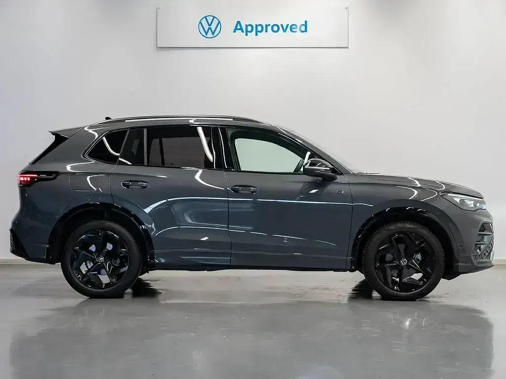 Usado VW Tiguan R-line 150 CV (110 kW) 2025 Gris SUV