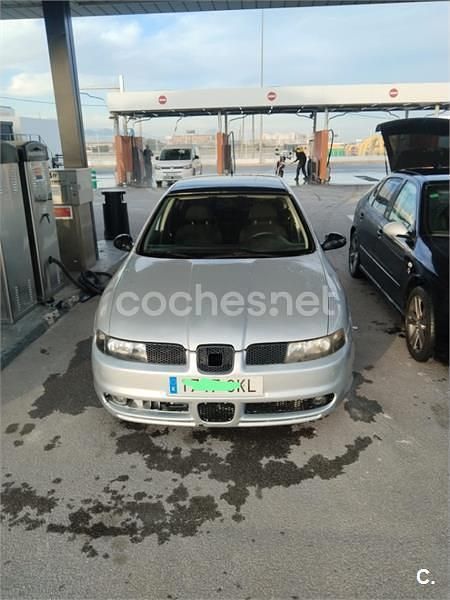 Usado Seat Leon Sport 150 CV (110 kW) 2003 Gris / plata Utilitario