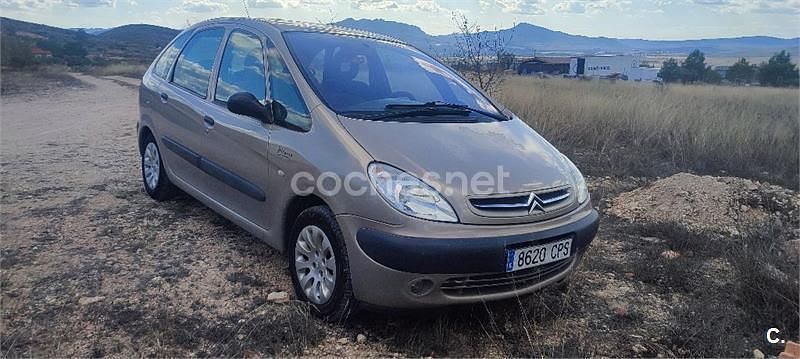 Beige Usado 2004 Citroën Xsara Picasso Monovolumen | 2300 € (Precio justo) - Imagen 1/4
