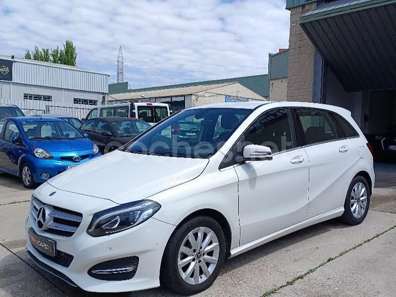 Usado Mercedes B180 109 CV (80 kW) 2018 Blanco Monovolumen