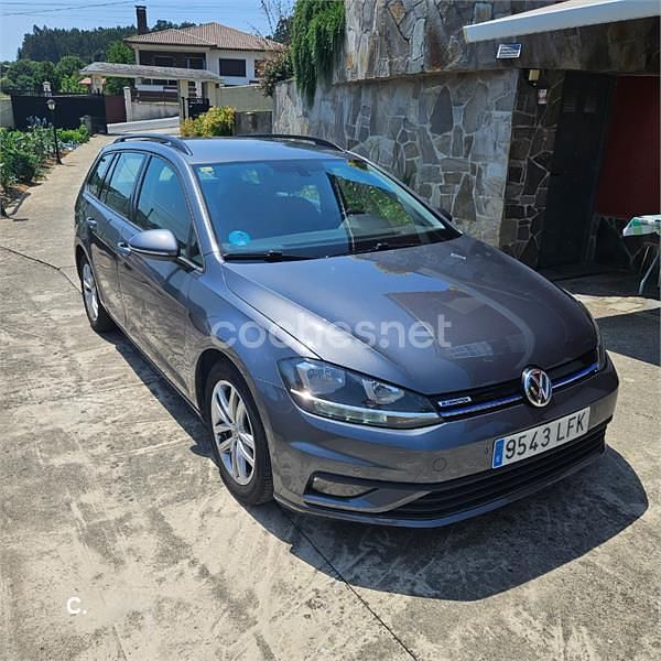 Gris / plata Usado 2020 VW Golf VIII Edition Familiar | 12.999 € (Precio justo) - Imagen 1/4