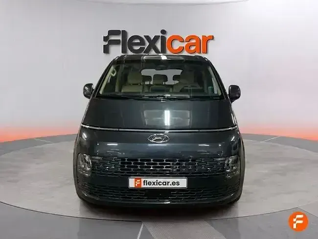 Usado Hyundai Staria 177 CV (130 kW) 2023 Gris Monovolumen
