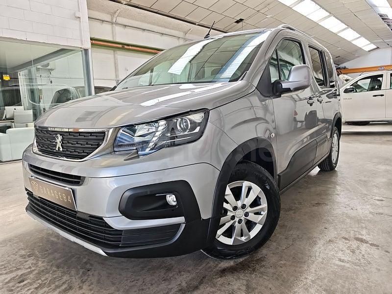 Usado Peugeot Rifter Active 100 CV (73 kW) 2021 Gris / plata Monovolumen