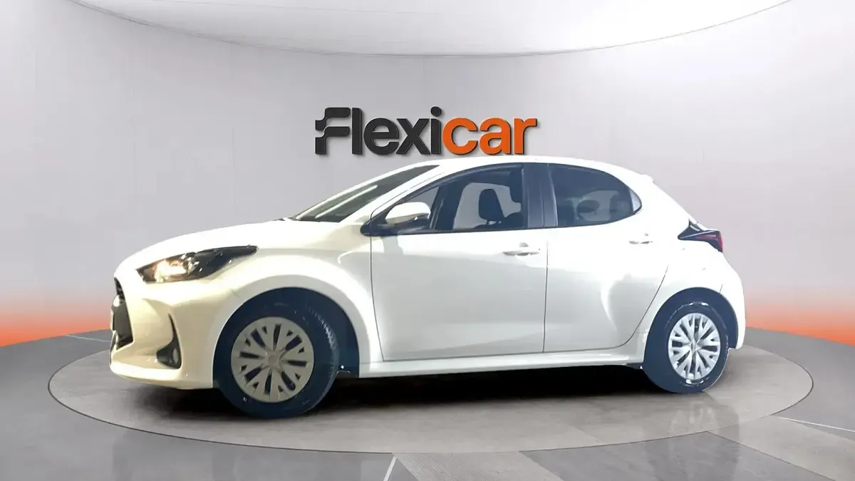 Usado Toyota Yaris Comfort 72 CV (52 kW) 2023 Blanco Utilitario