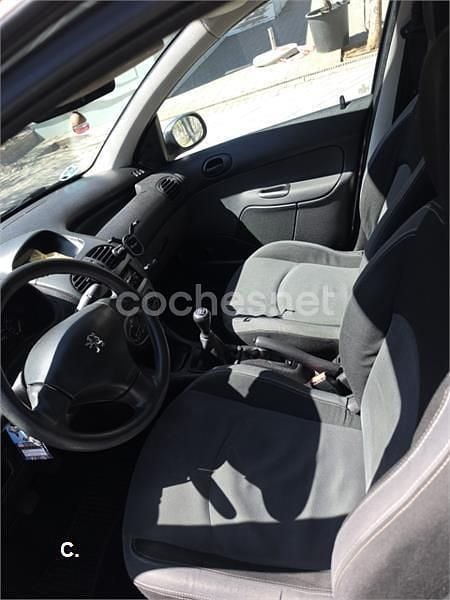 Usado Peugeot 206 75 CV (55 kW) 2006 Gris / plata Berlina