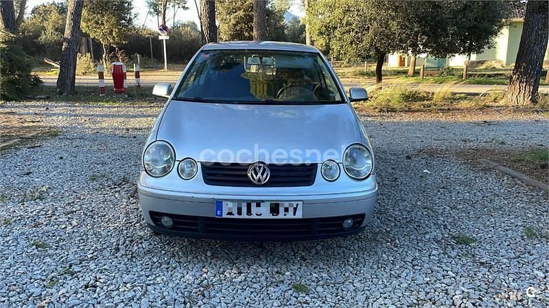 Usado VW Polo Match 65 CV (47 kW) 2002 Gris / plata Berlina