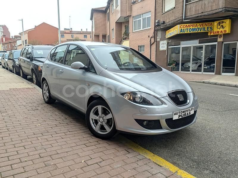 Usado Seat Altea Style 102 CV (75 kW) 2009 Gris / plata Monovolumen